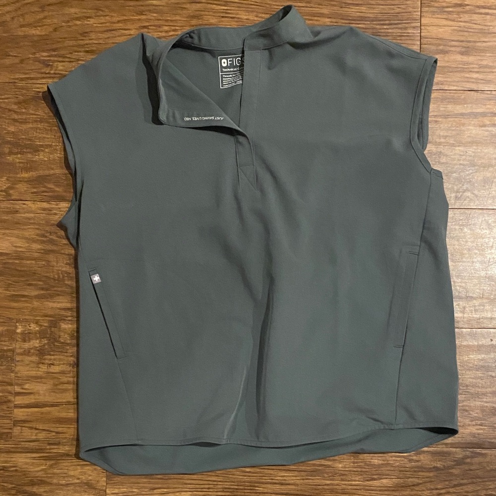 Figs Women's Hunter Green Oversized Scrub Top